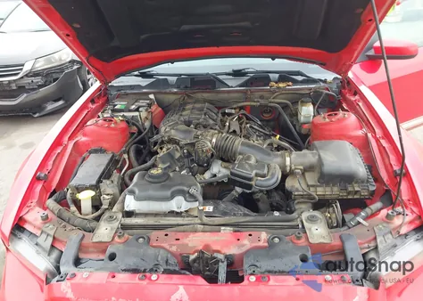 2014 Ford Mustang V6 Premium z USA, uszkodzony, nr VIN 1ZVBP8AM3E5229722